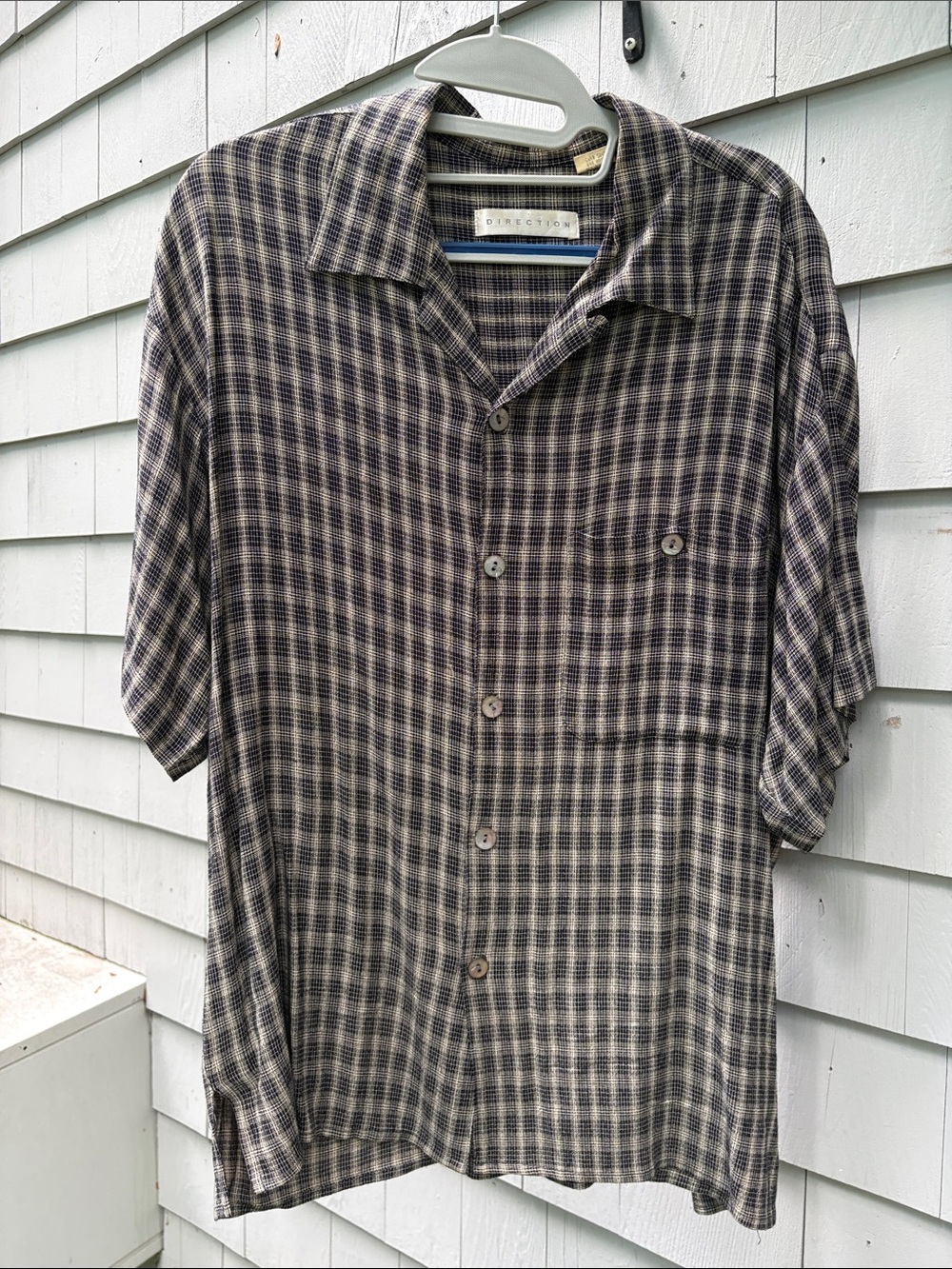 90s vintage men’s Med shirt B & W cross hatched pattern, excellent condition.